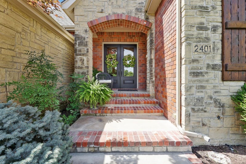 2401 N Peckham Ct, Wichita, KS 67228