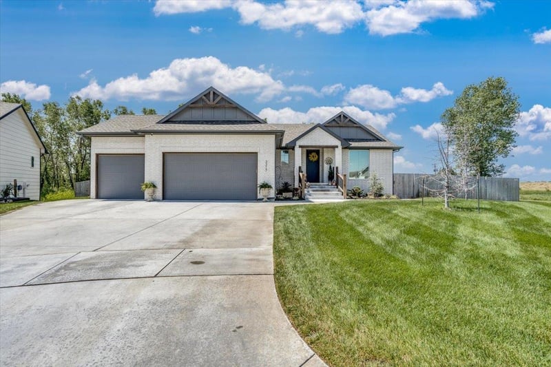 3317 S Bluelake Ct, Wichita, KS 67215