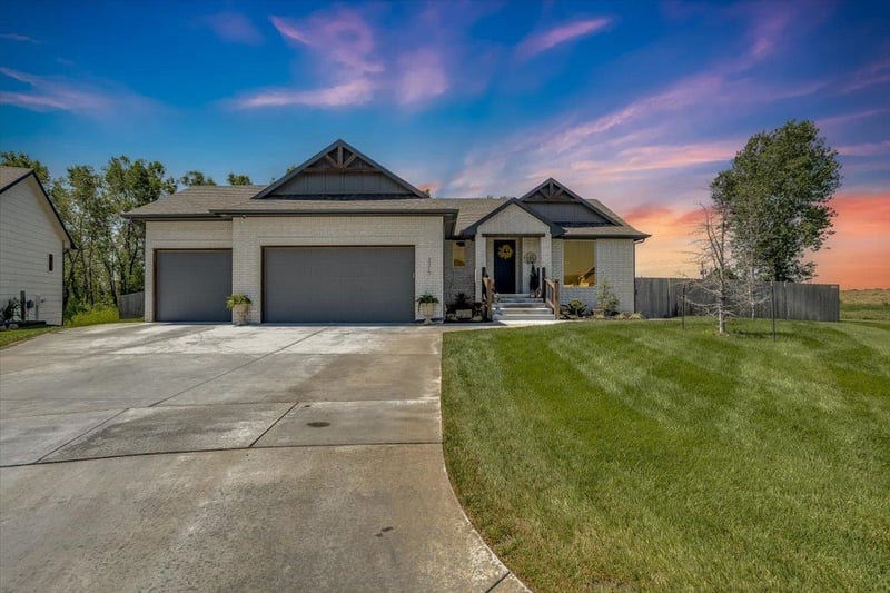 3317 S Bluelake Ct, Wichita, KS 67215