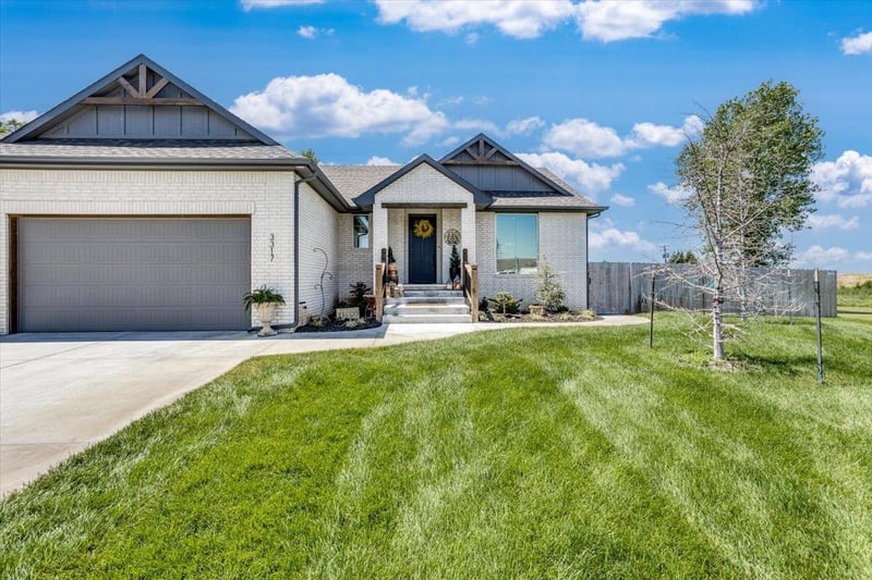 3317 S Bluelake Ct, Wichita, KS 67215