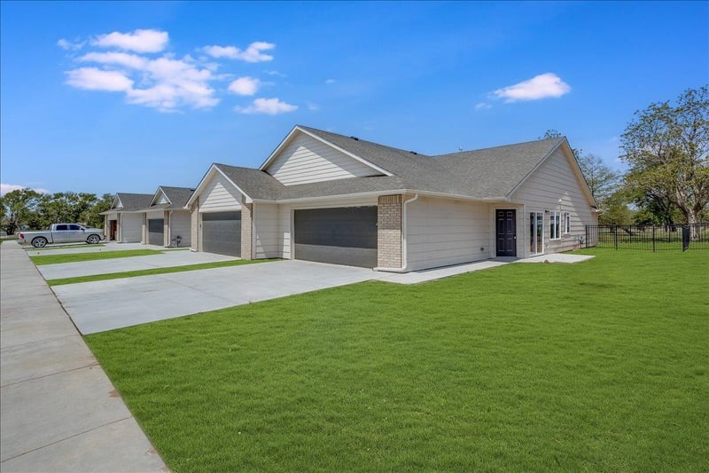 5516-5518 Sandkey Ct, Wichita, KS 67204