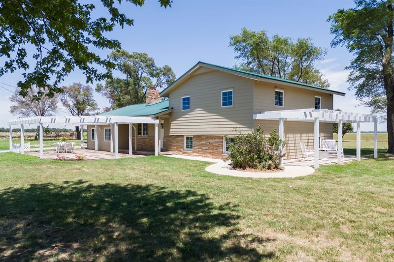138 W 100th St S, Wellington, KS 67152