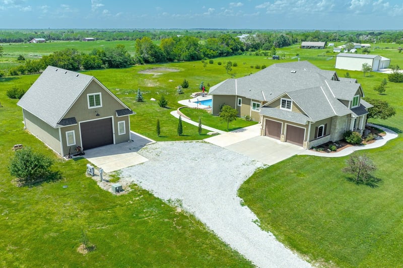 1165 N Wiltshire Ct, Mulvane, KS 67110