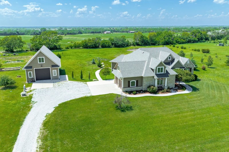 1165 N Wiltshire Ct, Mulvane, KS 67110