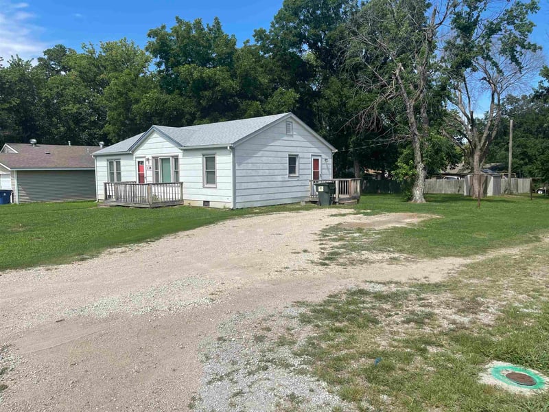 114 N Clark St, Udall, KS 67146
