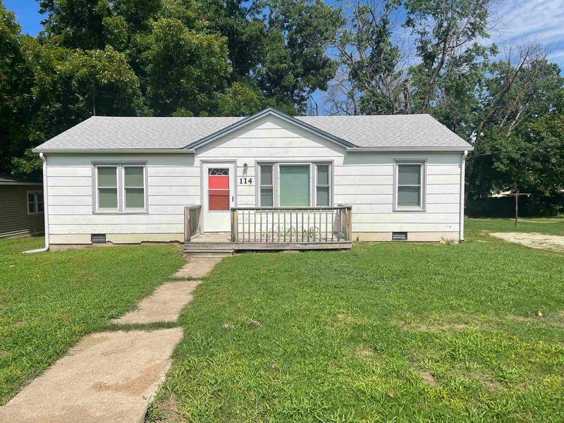 114 N Clark St, Udall, KS 67146