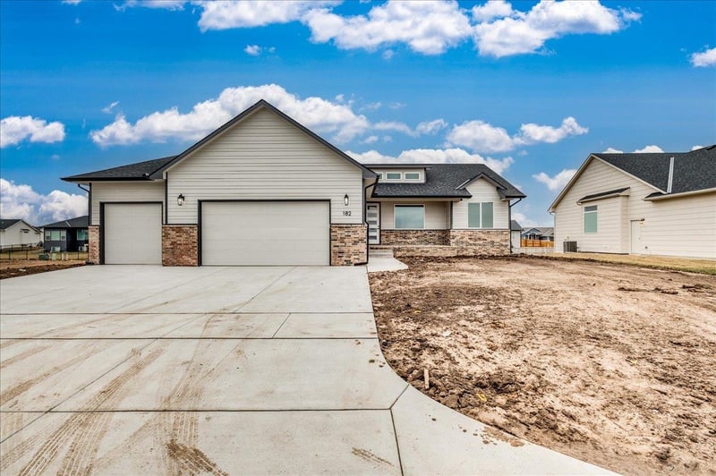 182 S Wellcrest Ct, Wichita, KS 67052