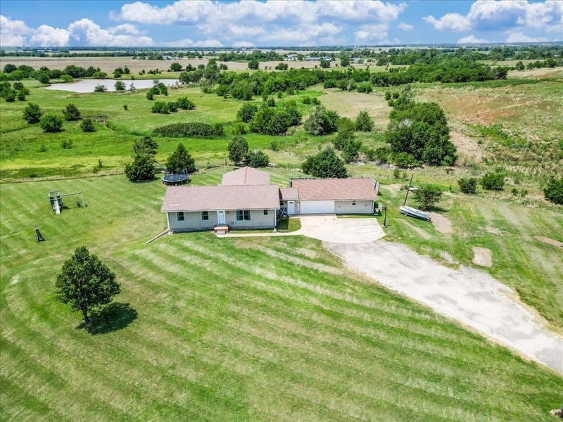 11029 S 247th St W, Viola, KS 67149