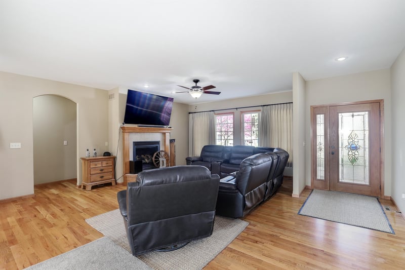 606 S Riverview, Douglass, KS 67039