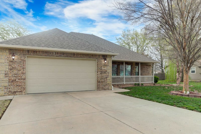 606 S Riverview, Douglass, KS 67039