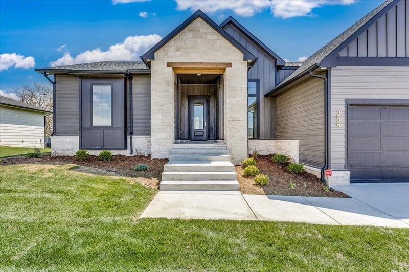 256 S Ciderbluff Cir, Wichita, KS 67052