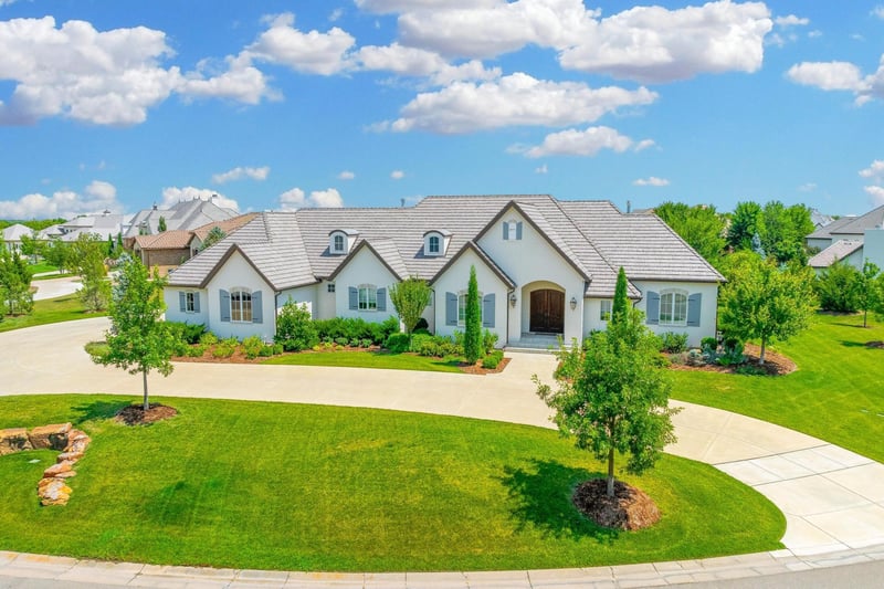 10601 E Summerfield Cir, Wichita, KS 67206