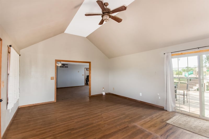 19014 W Parallel Rd, Arlington, KS 67514