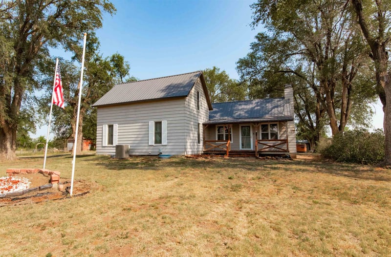 19014 W Parallel Rd, Arlington, KS 67514