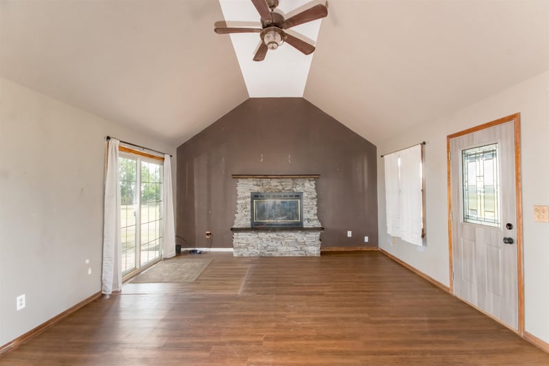 19014 W Parallel Rd, Arlington, KS 67514