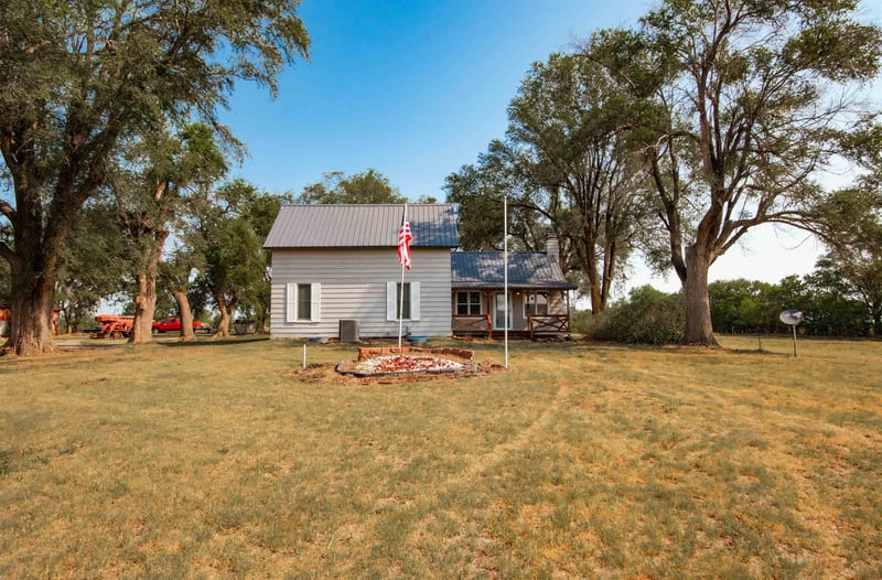 19014 W Parallel Rd, Arlington, KS 67514