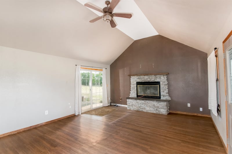 19014 W Parallel Rd, Arlington, KS 67514