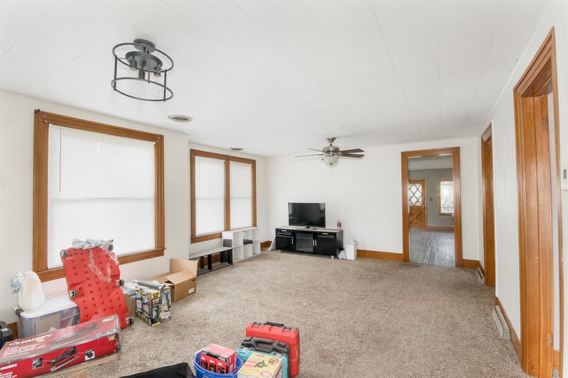 303 S Main St, Medicine Lodge, KS 67104