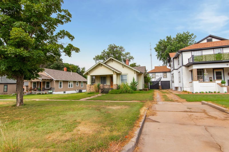 303 S Main St, Medicine Lodge, KS 67104
