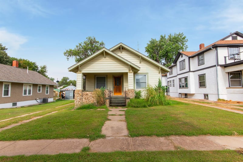 303 S Main St, Medicine Lodge, KS 67104