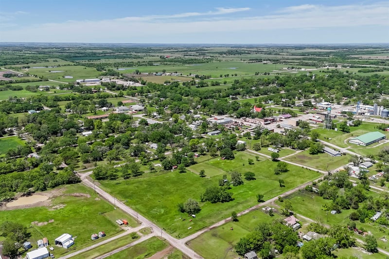 302 S Kansas Ave, Severy, KS 67137