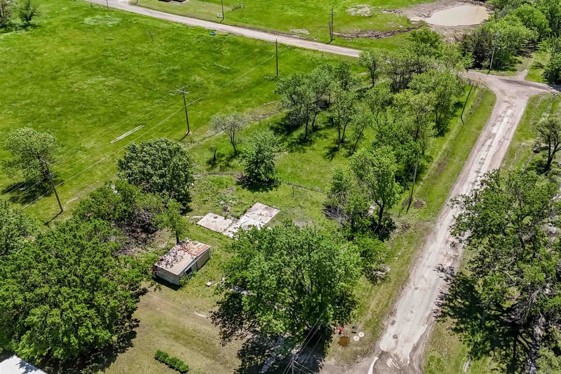 302 S Kansas Ave, Severy, KS 67137