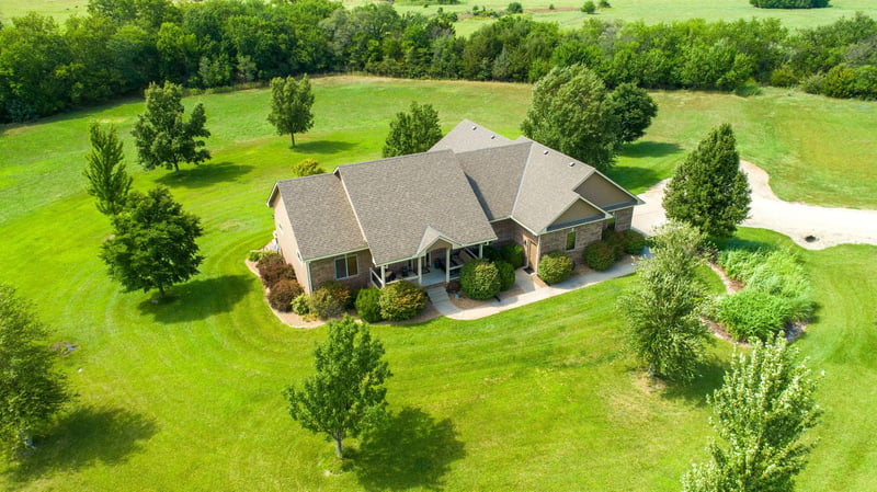 1565 E Country Ln, Mulvane, KS 67110
