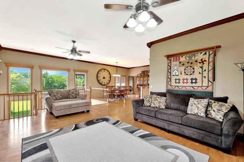 1565 E Country Ln, Mulvane, KS 67110