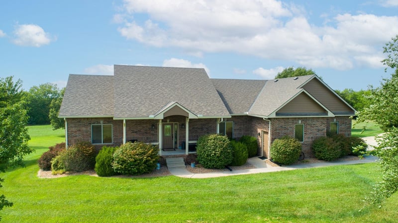 1565 E Country Ln, Mulvane, KS 67110