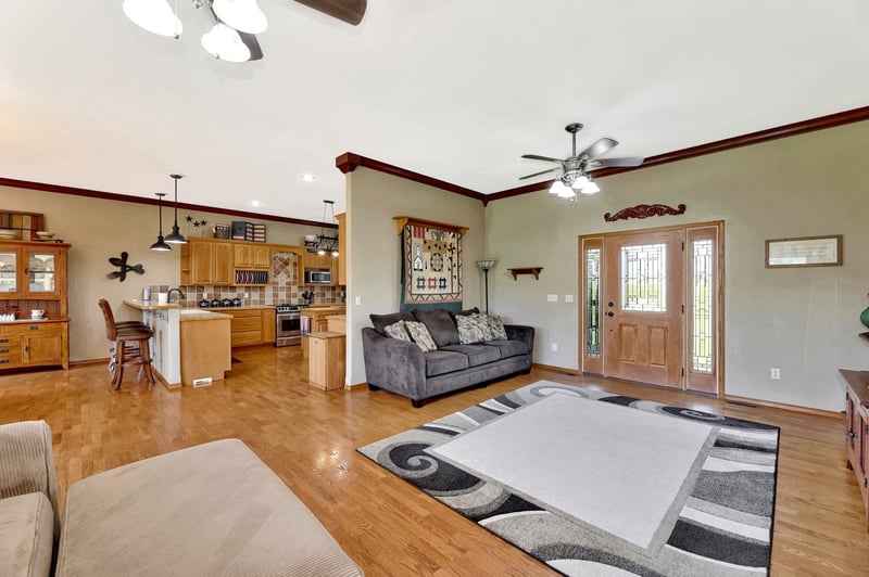 1565 E Country Ln, Mulvane, KS 67110