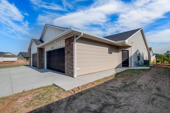 5510-5512 N Sandkey Ct, Wichita, KS 67204