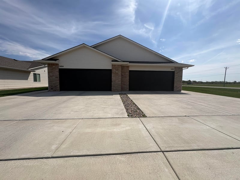 5402-5404 Sandkey Ct, Wichita, KS 67204