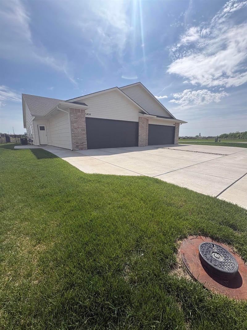 5402-5404 Sandkey Ct, Wichita, KS 67204