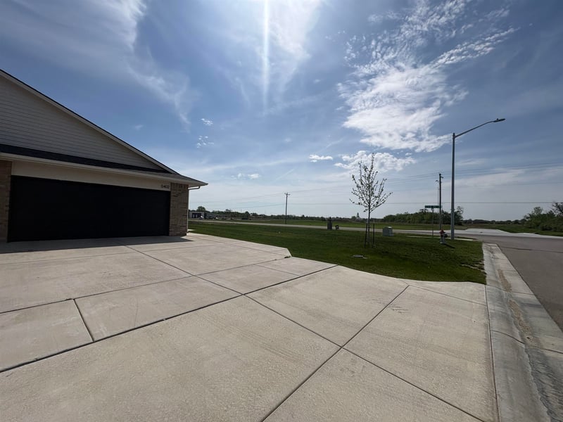 5402-5404 Sandkey Ct, Wichita, KS 67204