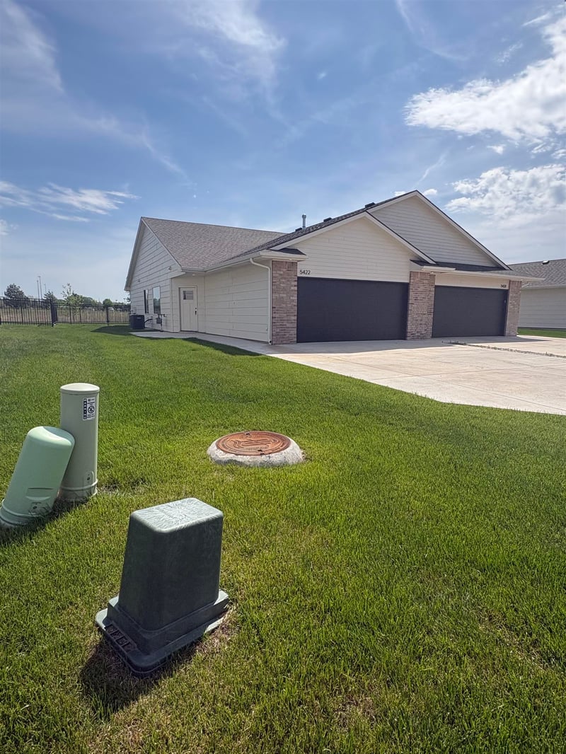 5420-5422 Sandkey Ct, Wichita, KS 67204