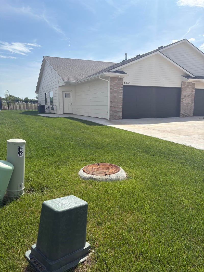 5420-5422 Sandkey Ct, Wichita, KS 67204