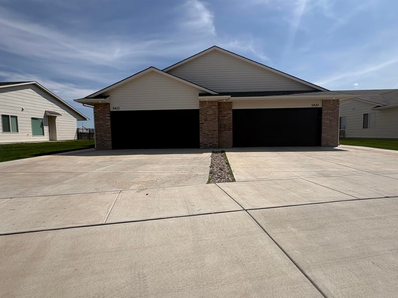 5420-5422 Sandkey Ct, Wichita, KS 67204