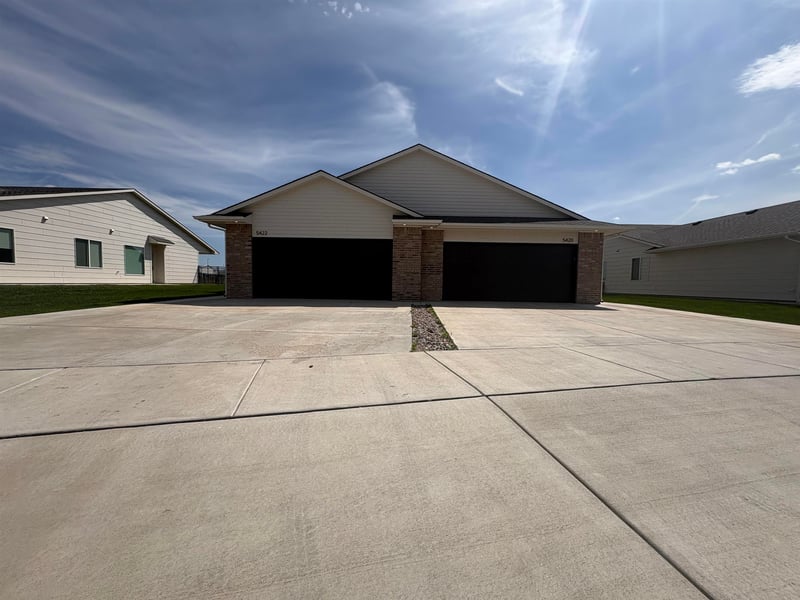 5420-5422 Sandkey Ct, Wichita, KS 67204