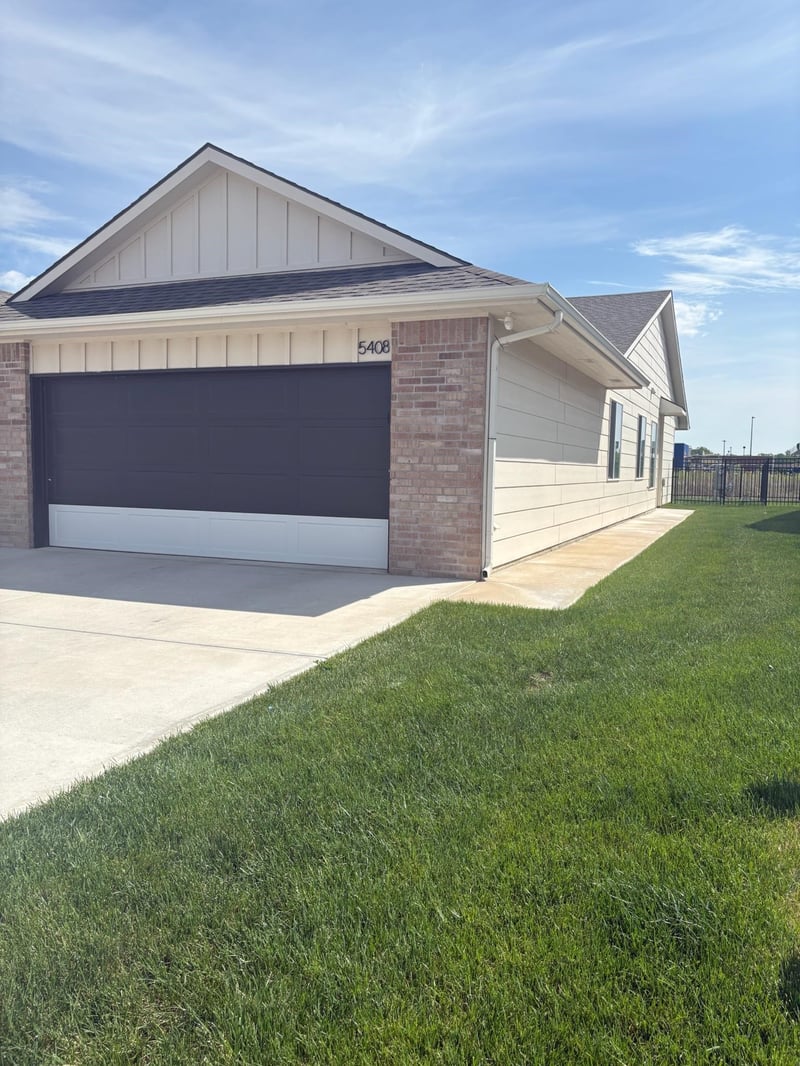 5408-5410 Sandkey Ct, Wichita, KS 67204