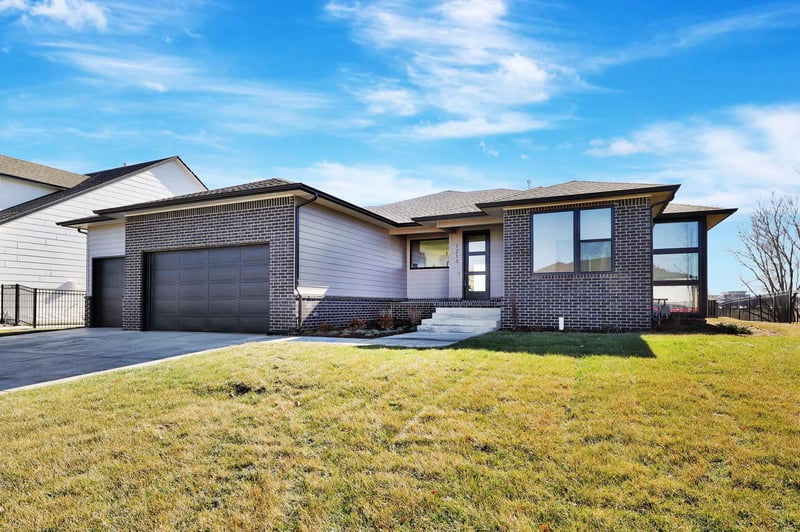 1213 W Lakeway Ct, Andover, KS 67002