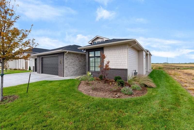 8373 W Waterway Ct, Maize, KS 67101