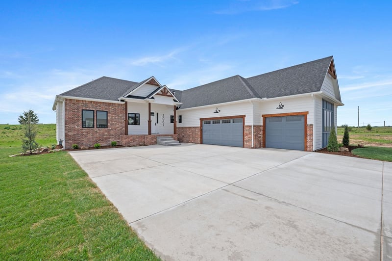 5081 Shoreside Ct, Maize, KS 67101
