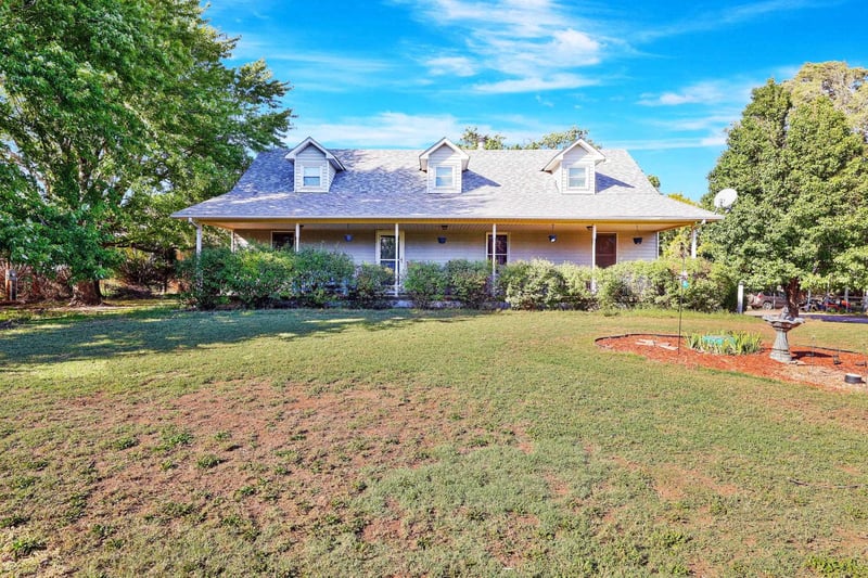 13006 E Pleasant Valley Rd, Haven, KS 67543