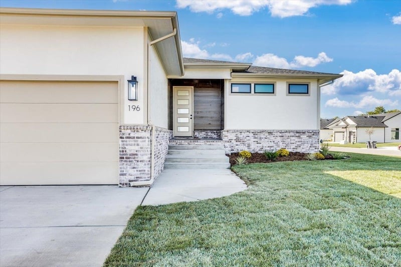 196 S Wellcrest Ct, Wichita, KS 67052
