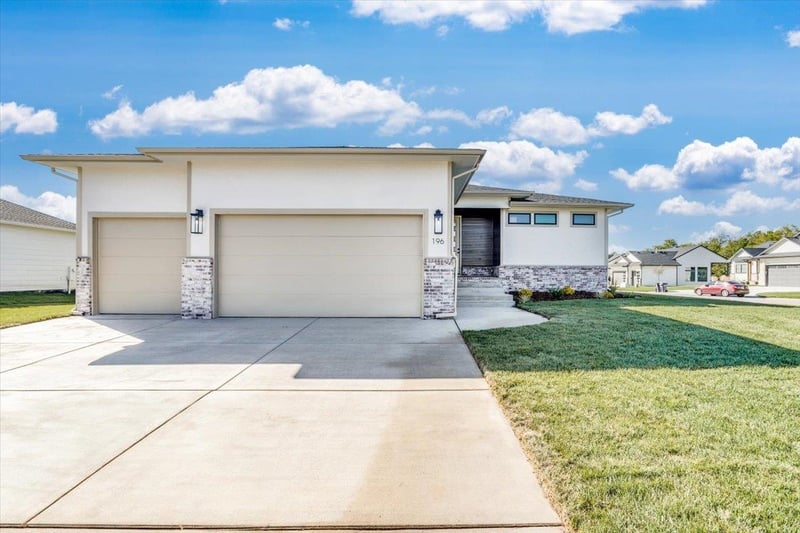 196 S Wellcrest Ct, Wichita, KS 67052