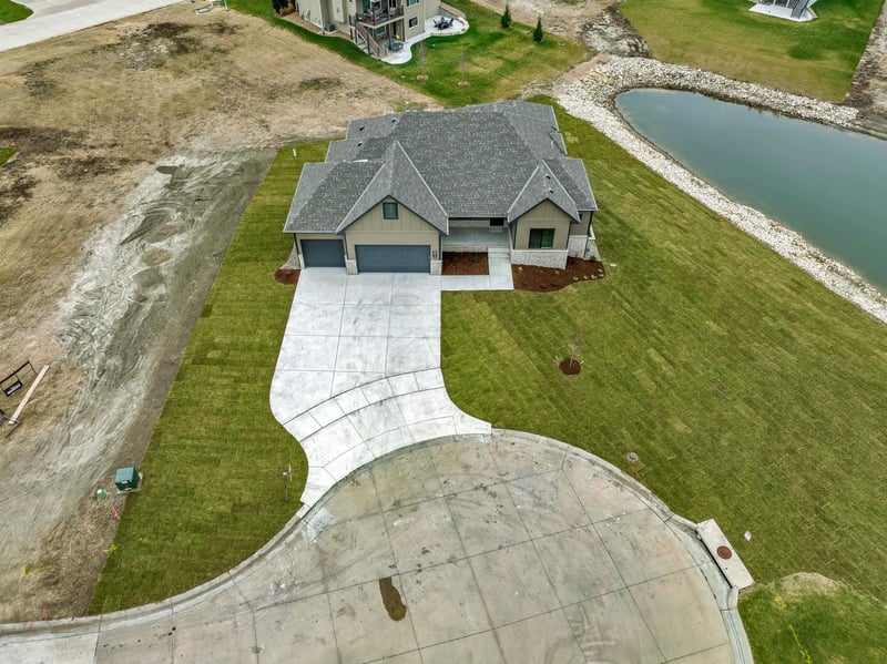 5974 Forbes Ct, Bel Aire, KS 67220