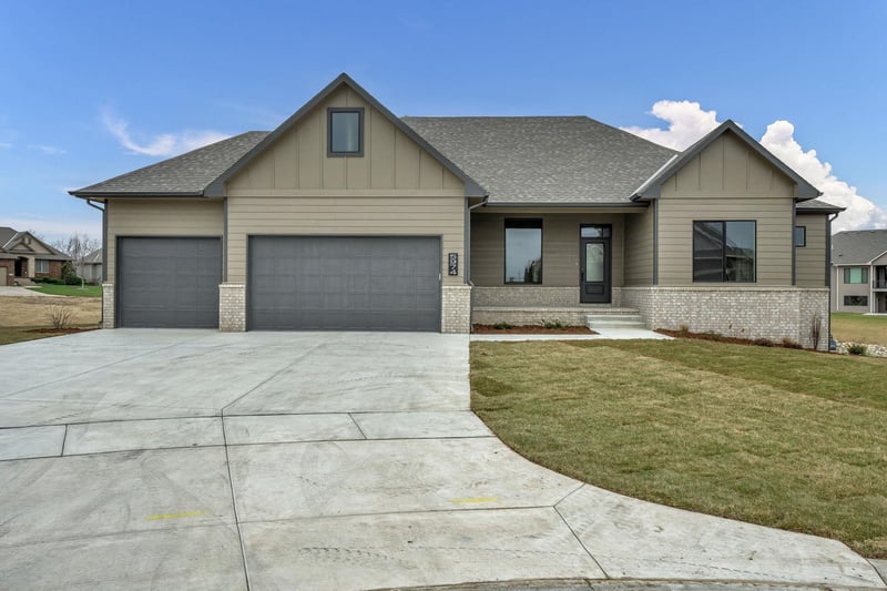 5974 Forbes Ct, Bel Aire, KS 67220