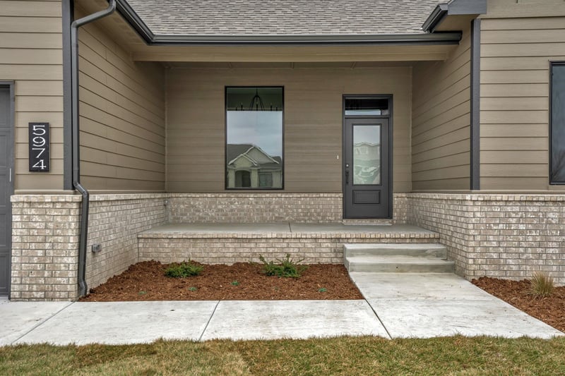 5974 Forbes Ct, Bel Aire, KS 67220