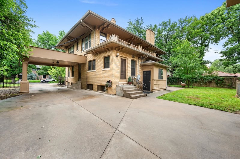 425 N Belmont Ave, Wichita, KS 67208
