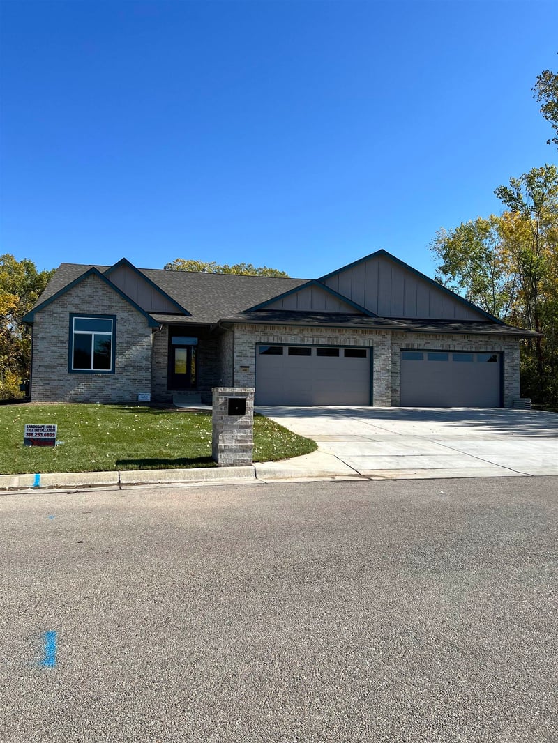 400 E Timber Creek, Haysville, KS 67060